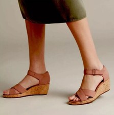 Image of New CLARKS Size 6 UN PLAZA CROSS UNSTRUCTURED WEDGE SANDALS Rose Nubuck 39.5EU