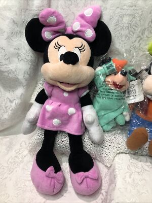Melissa & Doug Disney Minnie Mouse Button-Match Wooden Lacing Set