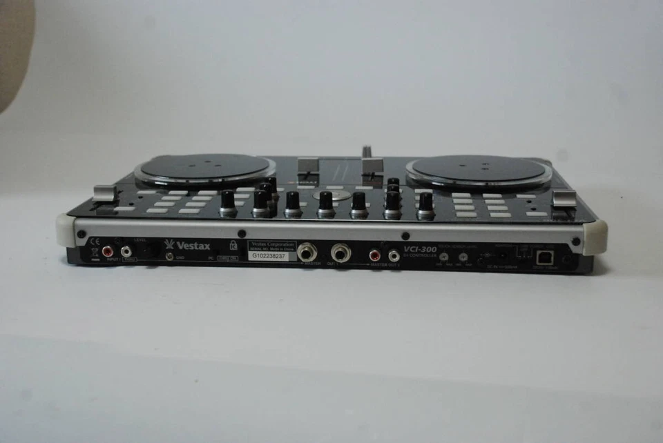 VESTAX VCI-300 DJ Controller Compact USB MIDI - Image 3 of 4