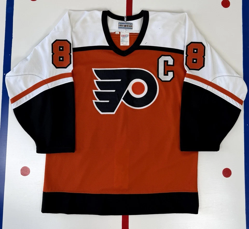 Camiseta deportiva de hockey auténtica vintage firmada por Eric Lindros de los Philadelphia Flyers 1994 44 Foto 4 de 4