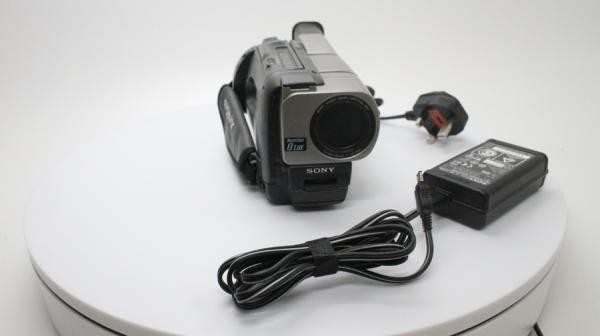 ビデオカメラ SONY HANDYCAM Sony Handycam Hi8 / Video8 Analog Camcorder - Video Transfer