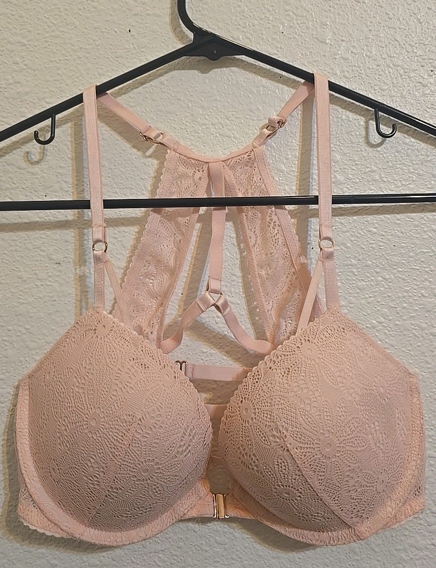 Victoria's Secret Women's Push-Up Bra 32D/D70 Underwire padded  front Closure