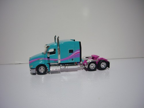 DCP FIRST GEAR 1/64 TEAL PETERBILT 579 WITH 72" MID-ROOF SLEEPER - Picture 2 of 4