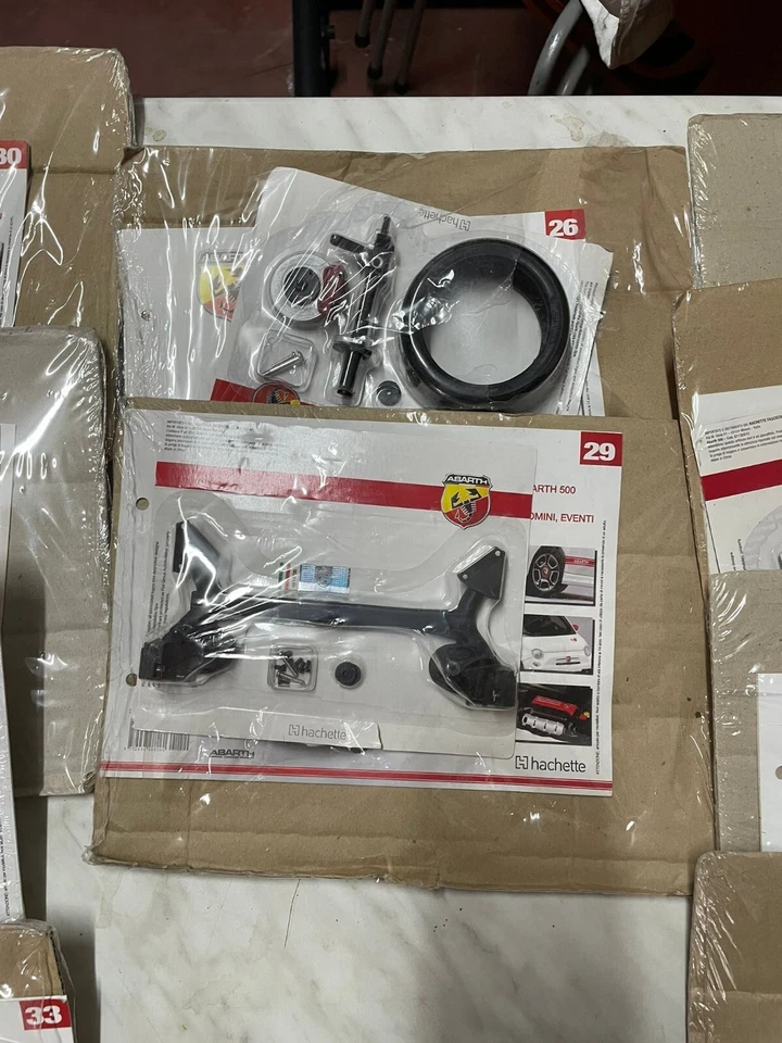 Costruisci la tua Fiat Abarth 500 Hachette 18 fascicoli  - Immagine 3 di 4