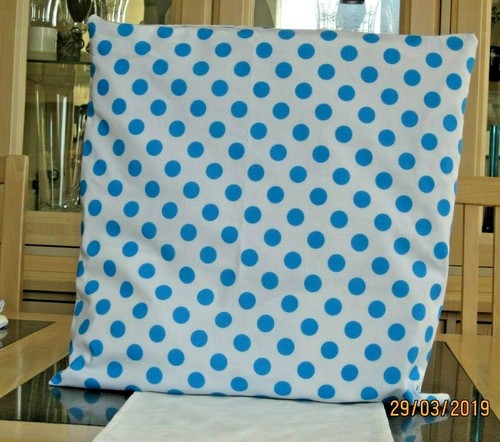 KISSENBEZUG WEISS BAUMWOLLE MIT TÜRKISFARBENEN PUNKTEN DESIGN