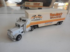 Matchbox Convoy Kenworth Aerodyne + Anhänger „Hardee’s Racing“ in Weiß