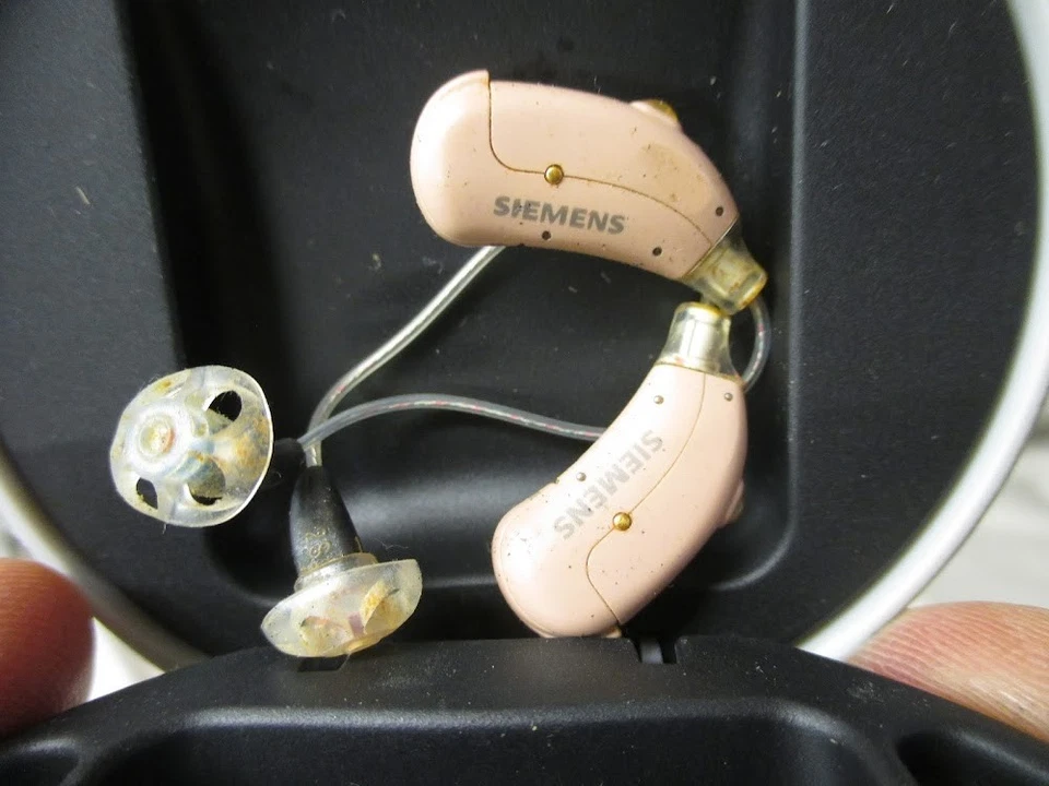 Цифровые слуховые аппараты SIEMENS PURE 500 RIC с чехлом | нуждаются в чистке | работают отлично - Изображение 2 из 4