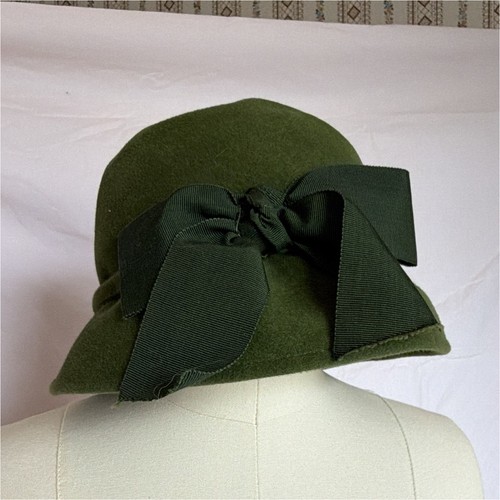 EvaMae Modes Women's Green Velour Cloche Hat bow 1960s 1950s vintage