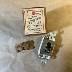 Vintage Bakelite Flush Receptacle 20A-250V Polarized Porcelain As Is INV-AT41