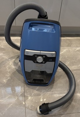 Miele Blizzard CX1 Excellence PowerLine beutelloser Staubsauger