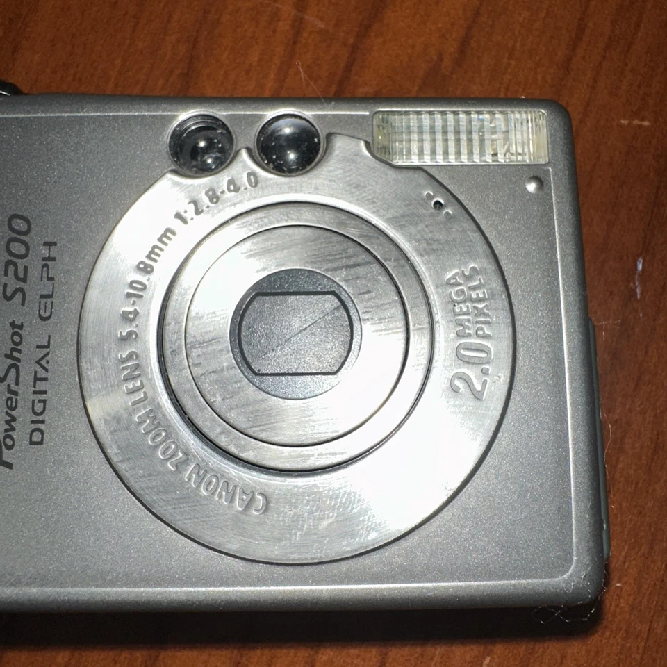 Canon PowerShot S200 Digital ELPH AiAF 2.0 Megapixel Parts Or Repair - Image 3 of 4