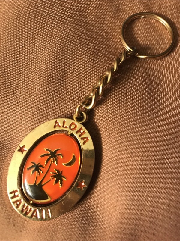ALOHA HAWAII gold tone W/ Palms & Quarter Moon Spinning Center  METAL KEYCHAIN