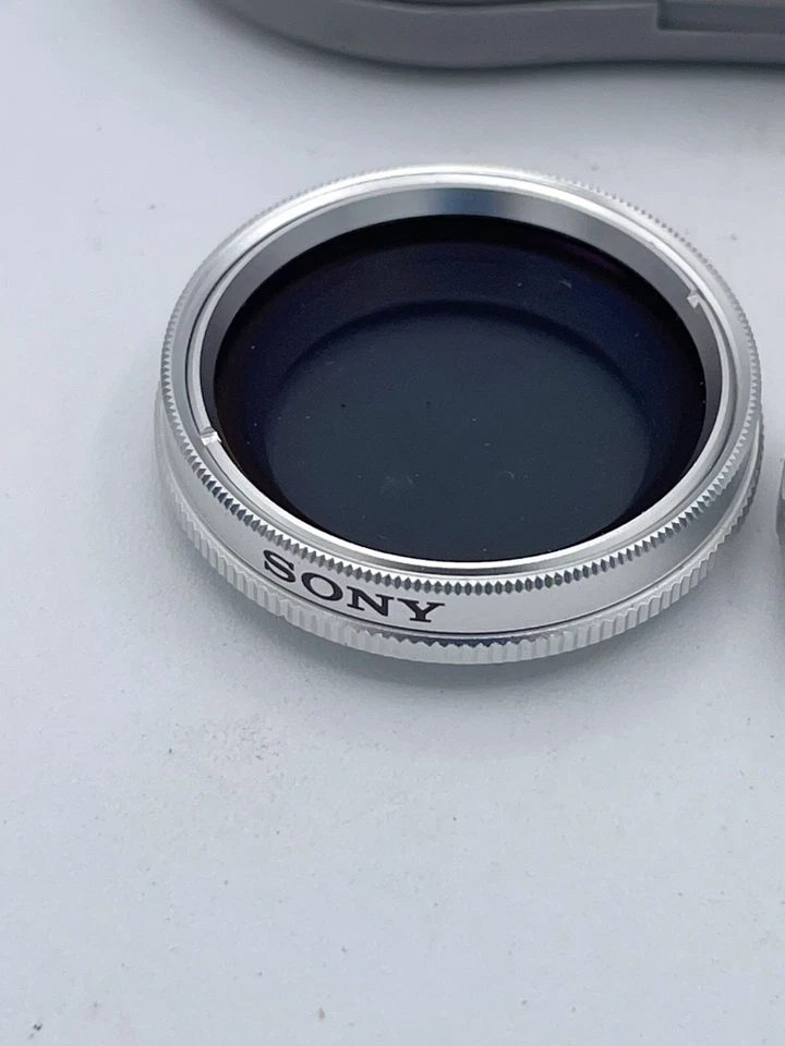 Sony Camera MC Circular Polarizer Filter & MC Protector for 25mm Lens with Case - Image 3 of 4