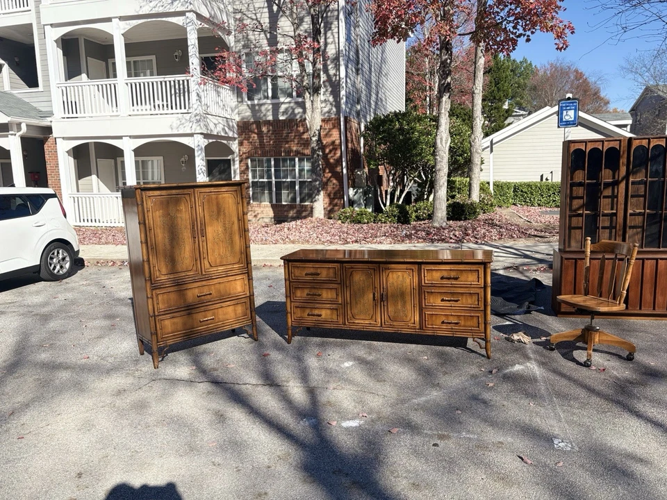 Cómoda y armario vintage de bambú con espejo Dixie Aloha Fox - Juego de dormitorio Foto 4 de 4