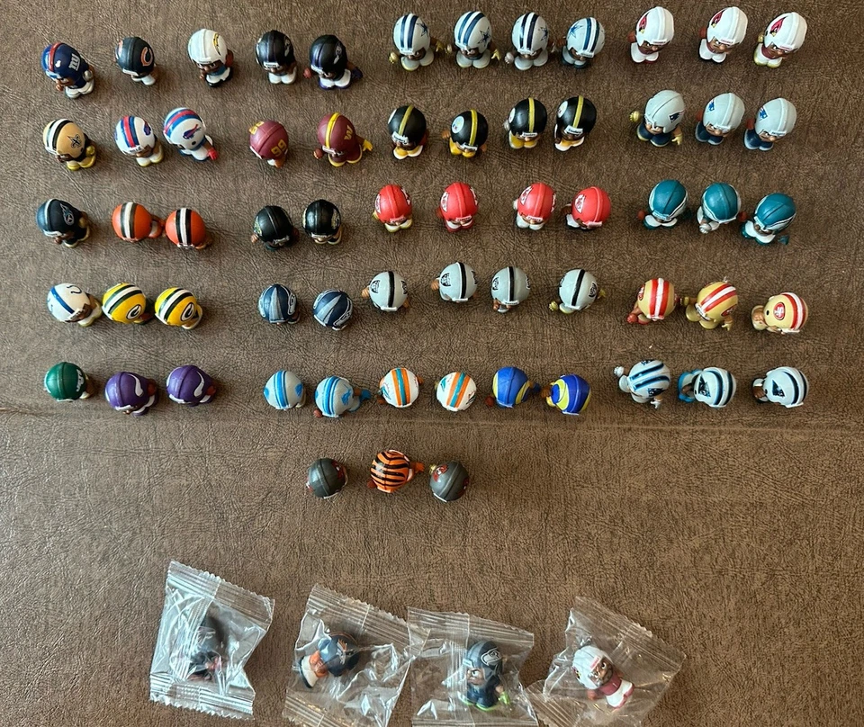 ENORME LOTE NFL Teeny Mates - Más de 60 figuras y 1 lata Foto 2 de 4
