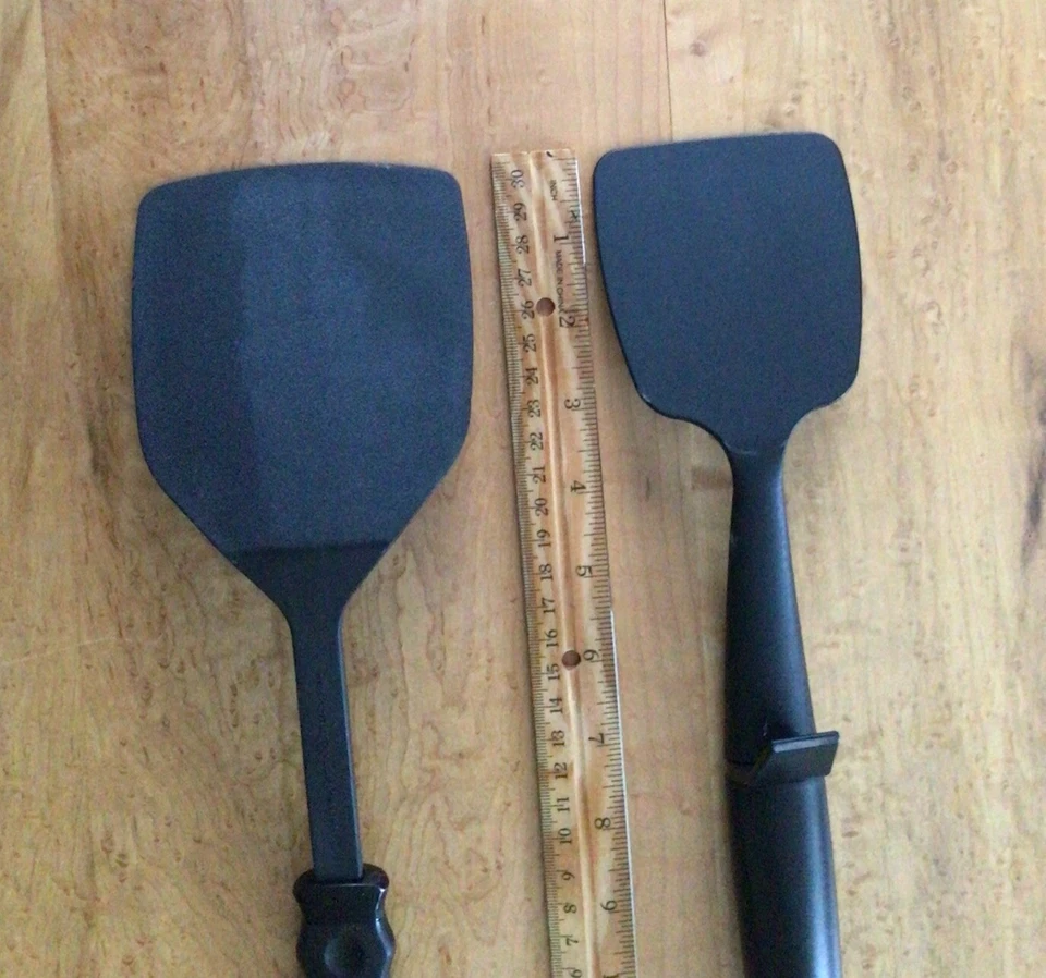 Farberware Espátula Sólida Grande y Pequeña Turner Flipper Negro Nylon Plástico Usado en Excelente Condición Foto 3 de 4