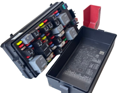 2008 - 2011 Buick Lucrene Fuse Box Relay Control Module Unit P: 13697145 OEM !
