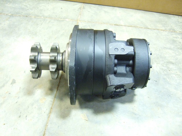 Moteur D'entraînement Case 450 465 Avec Pompe Split - Pièce Neuve Référence 87035343
