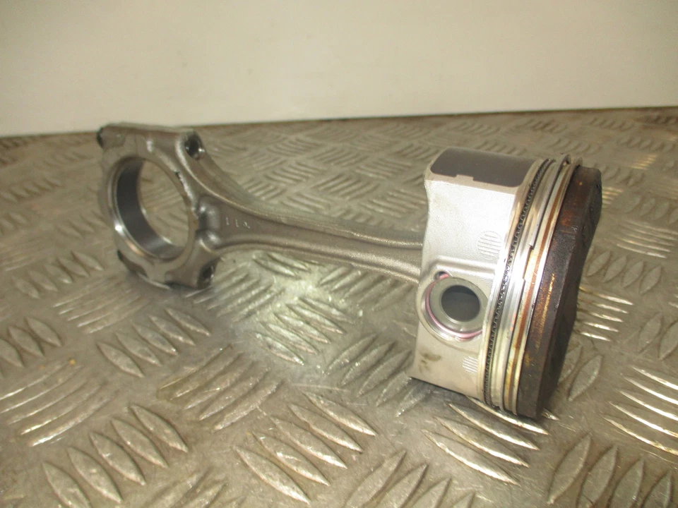 Toyota Corolla 2021 híbrido gasolina 1,8 X2ZR-E22U. Varilla de conexión y pistón 10K Foto 4 de 4