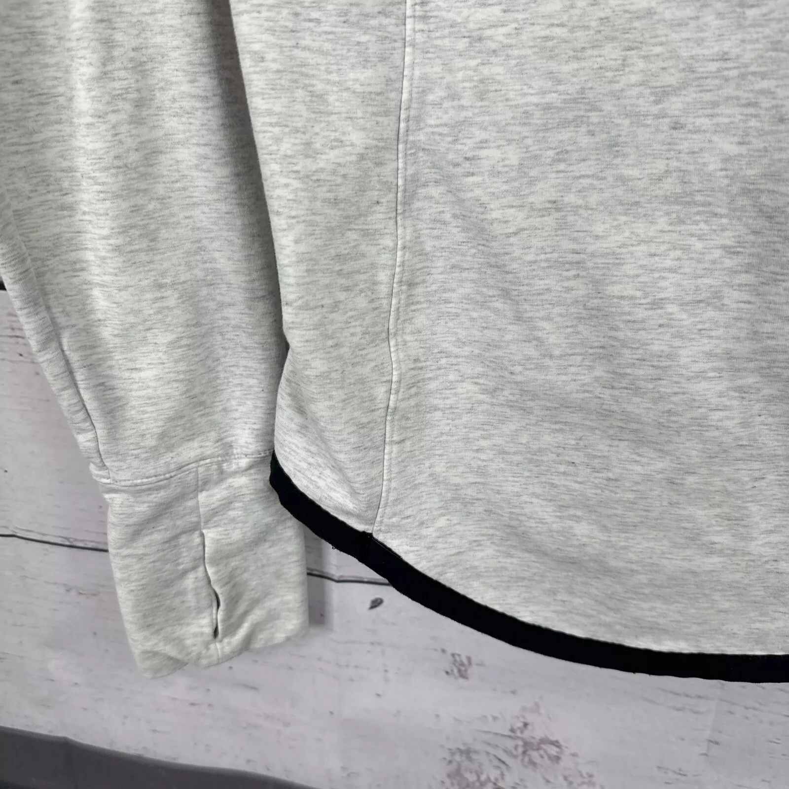 athleta sweatshirt stretch sentry thumbholes hoodie