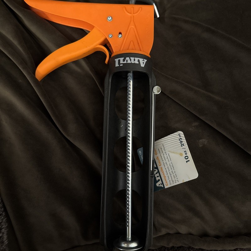 Anvil 29 oz Smooth Rod Caulk Gun Drip-Free, Orange Spout Cutter
