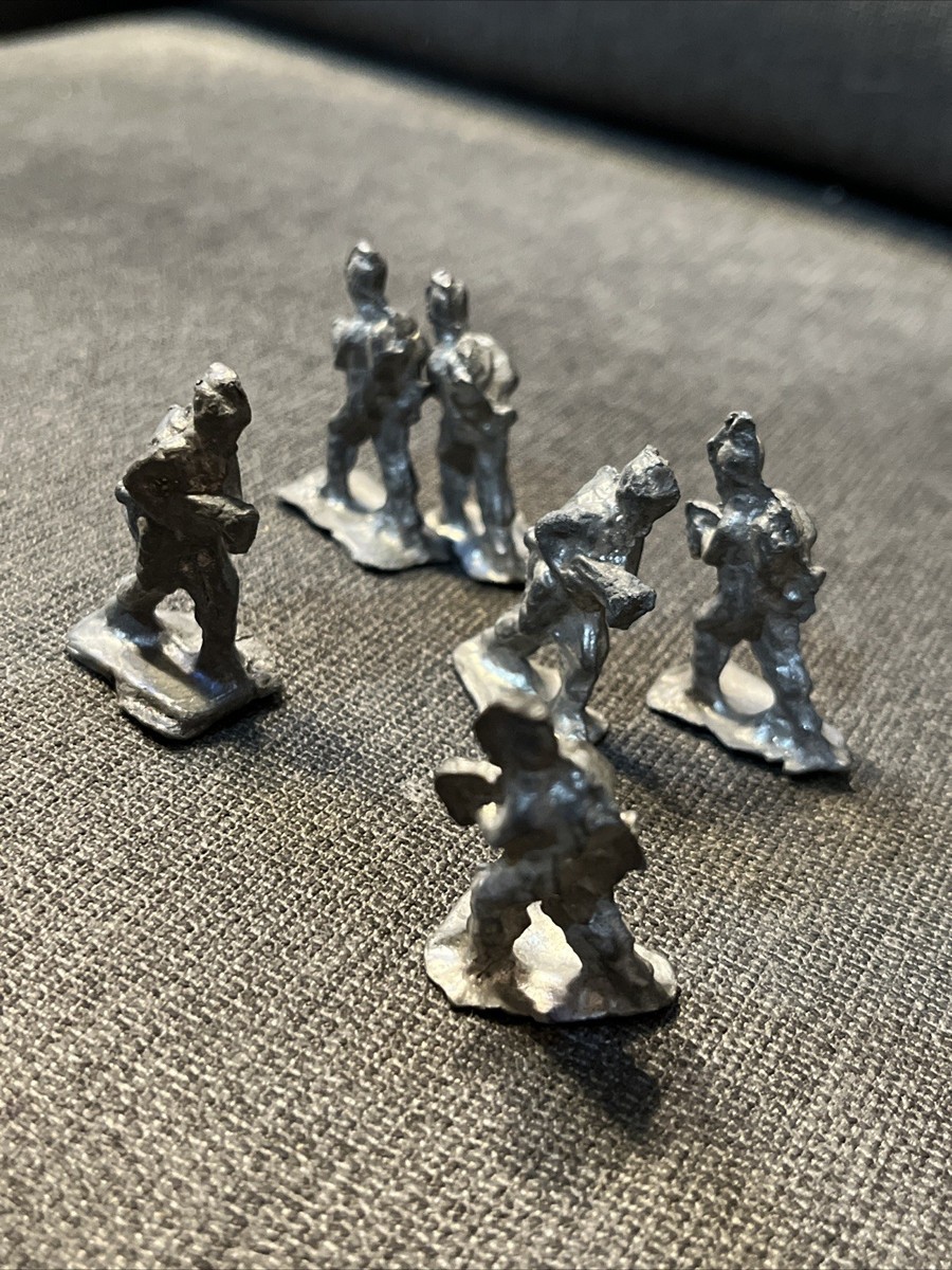 Vintage Miniature Figures 5 Lead Toy Soldiers Army Men & Tootsie