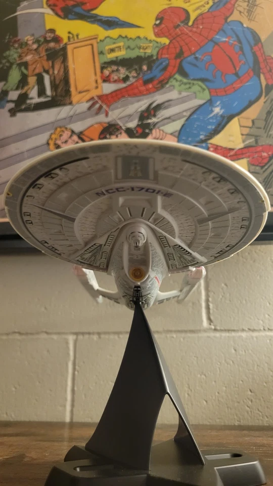 Star Trek Starship Legends - U.S.S Enterprise E  (Lights & Sounds Work!)  - Image 2 of 4