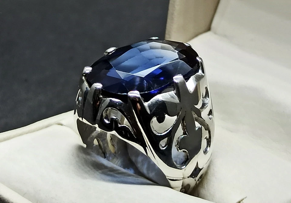 Anillo pesado hecho a mano de plata esterlina 925 grande topacio azul profundo corte ovalado para hombre Foto 2 de 4