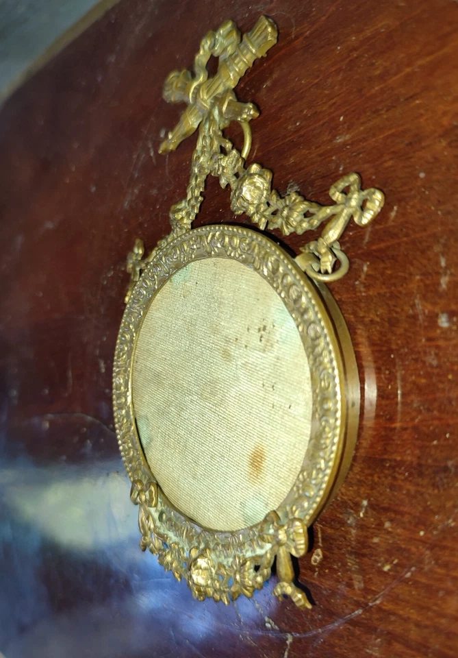 Ancien cadre porte photo en bronze doré de style Louis XVI médaillon - Photo 3/4