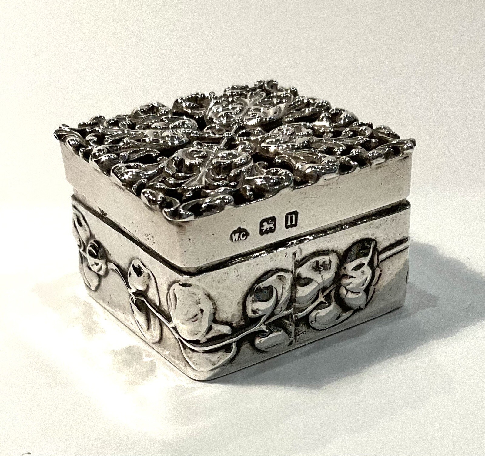 Miniature Potpourri English Sterling Silver Box William Comyns Birm