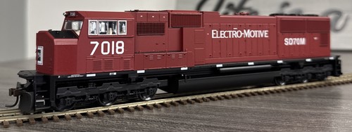 Locomotora diésel Athearn Genesis HO #G6120 EMD arrendamiento SD70M #7018 ¡NUEVA EN CAJA y probada! | Zustand: Used