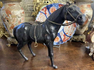 GRANDE STATUE DE CHEVAL GAINE CUIR H30 Cm - Photo 1/4