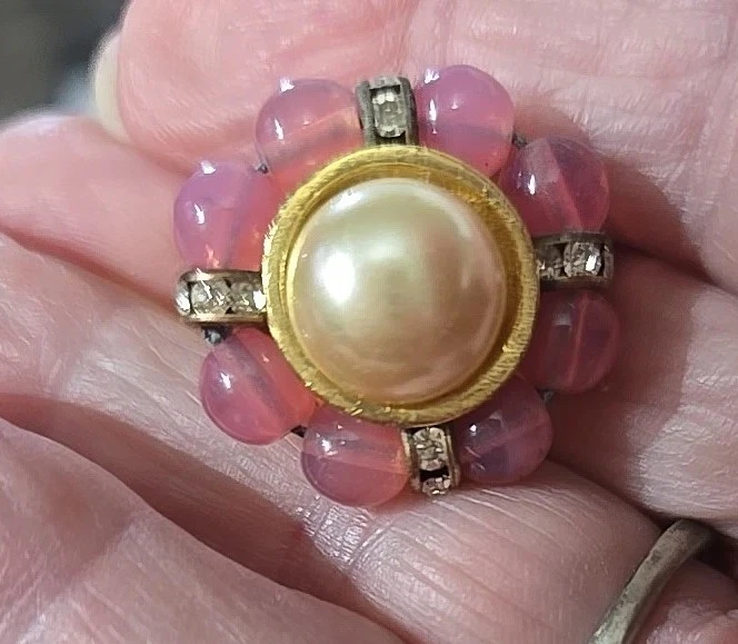 Gerald Vosca Pastel Pink , Pearl & Rhinestone Clip-on Earrings 1970-80'S - Image 3 of 4