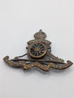 WW1 Royal Garrison Artillery British Army Cap Badge. Rare Fixed Pin. Kings Crown