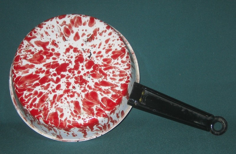 RED WHITE SPLATTER GRANITE WARE SKILLET  8" VINTAGE FARMHOUSE KITCHEN DECOR