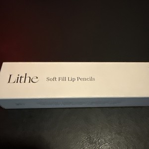 Lithe Soft Fill Lip Pencils Duo Set in Shades Dusk & Scarlet Full Size
