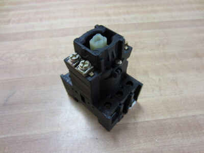 Moeller P1-25 Disconnect Switch Base P125 W/4-Top Screw Terminals