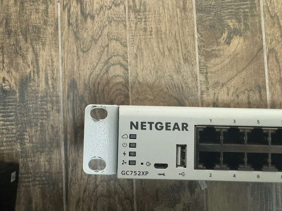 Netgear GC752X-100NAS 48-Port Rack Mountable Gigabit Ethernet Switch - Image 2 of 2