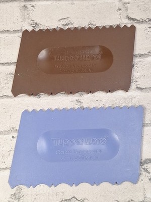 Lot of 2 Tupperware Cake Decorator Spreaders with Serrated Edges Gadgets