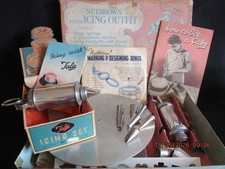 VINTAGE NUSSBRAUN DE LUXE KUCHENGLASUR OUFIT DEKORATIONSSET