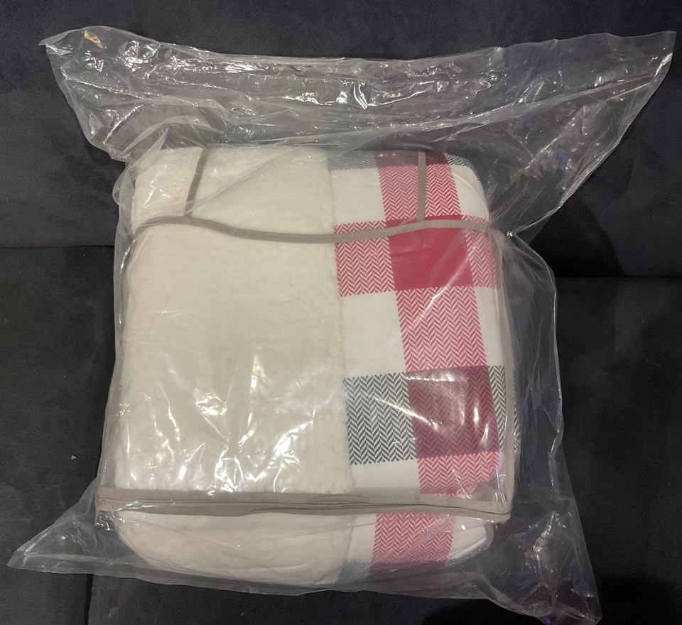 Mainstays Reverse Flannel Comforter Set Full / Queen Red Black White Plaid - Image 2 of 2