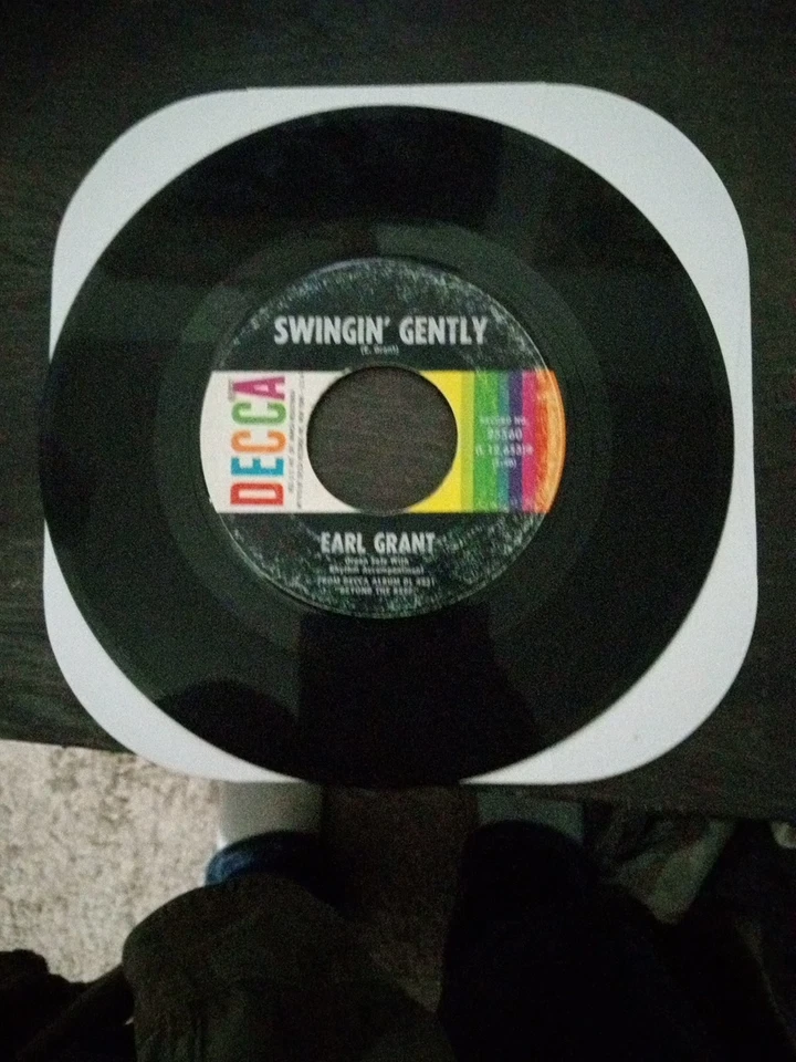 Earl Grant Swingin Gently/Beyond The Reef by Decca Records 7" Vinyl 45rpm Record - Image 4 of 4