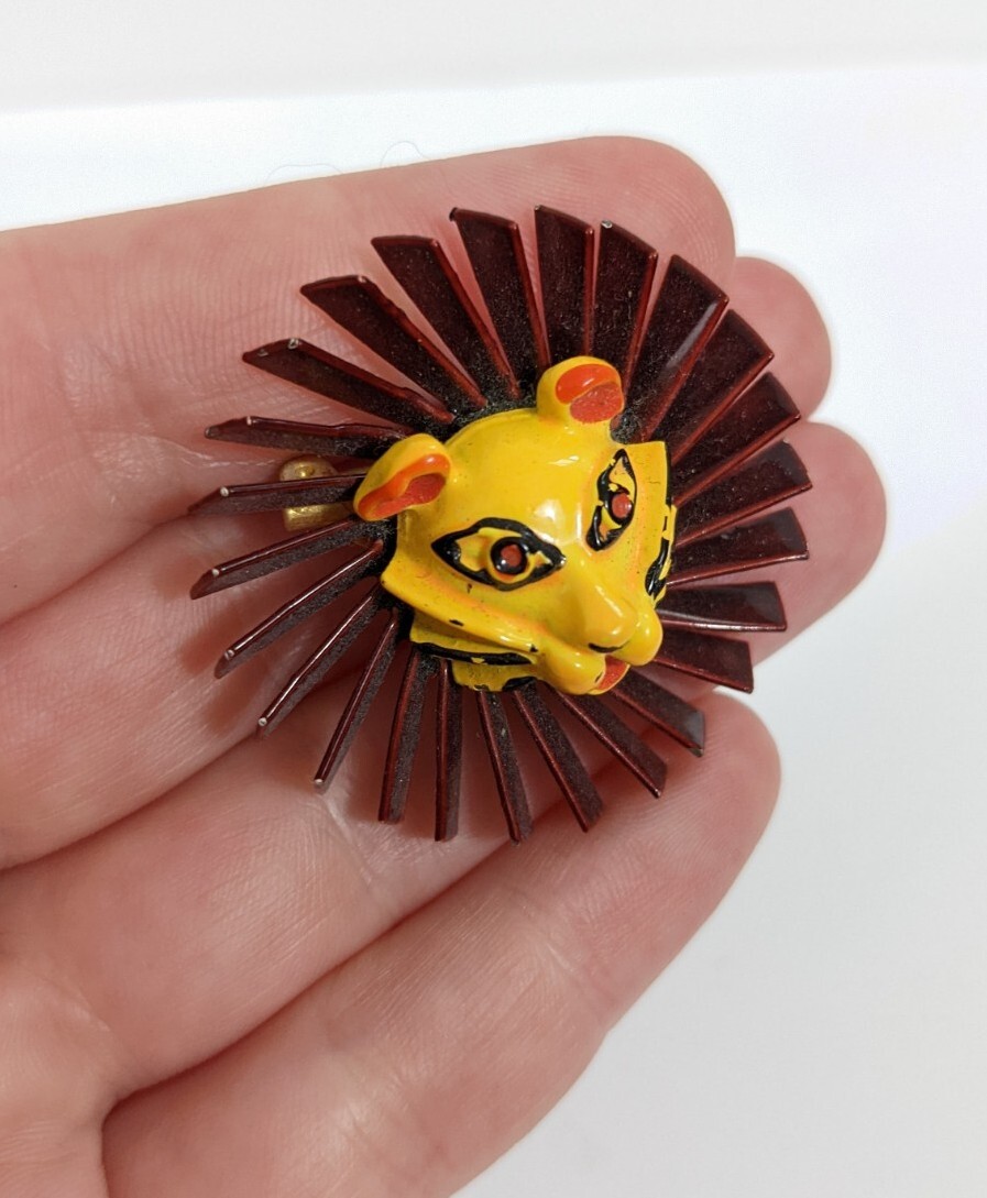 Dandy lion Head Flower Brooch - Dandelion novelty pun Vintage Pin View 3