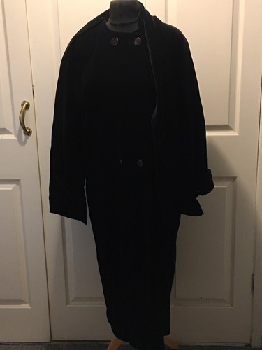 Stunning Vintage Louis Feraud Velvet Evening Coat. Size 12. - Picture 12 of 12