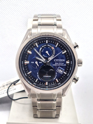 CITIZEN ECODRIVE TITANIUM FUNKUHR MONDPHASE