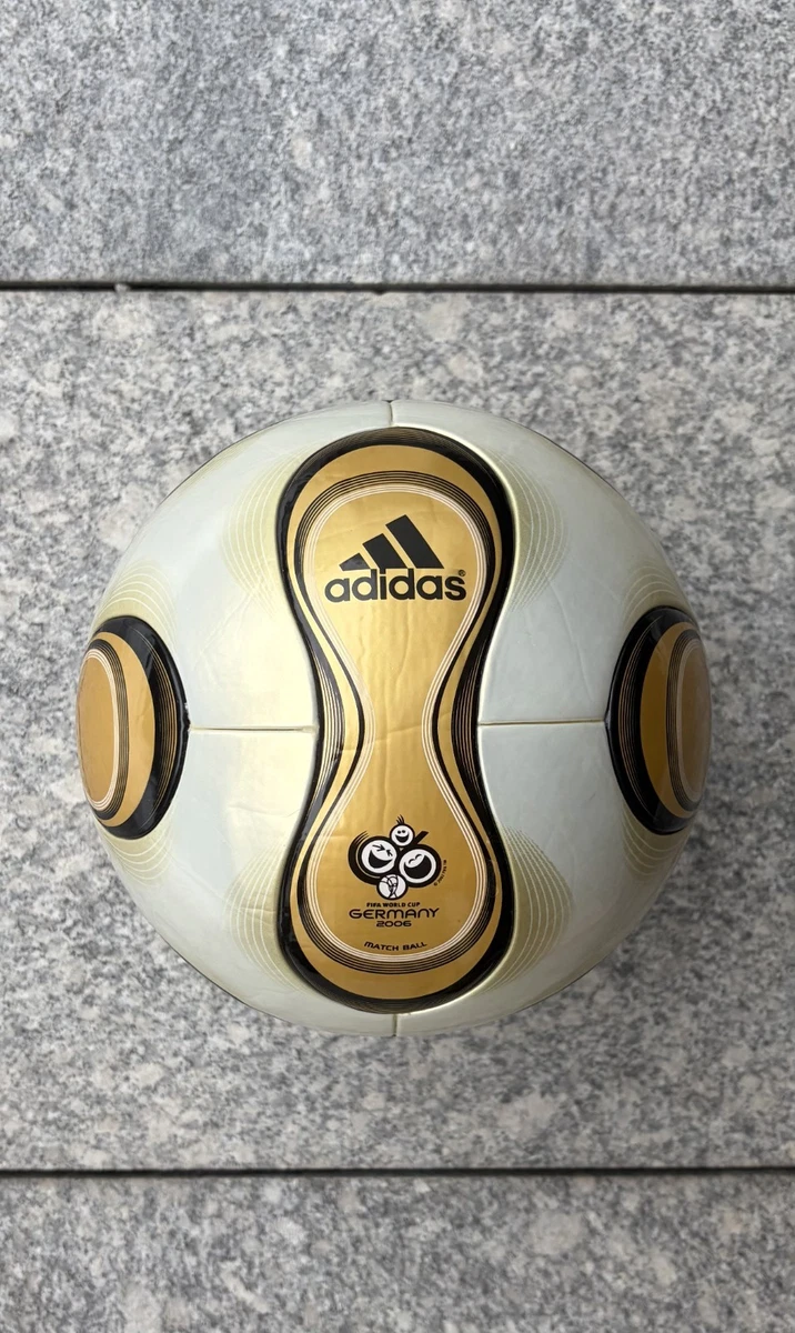 Preços baixos em Bola Adidas 2006 | eBay