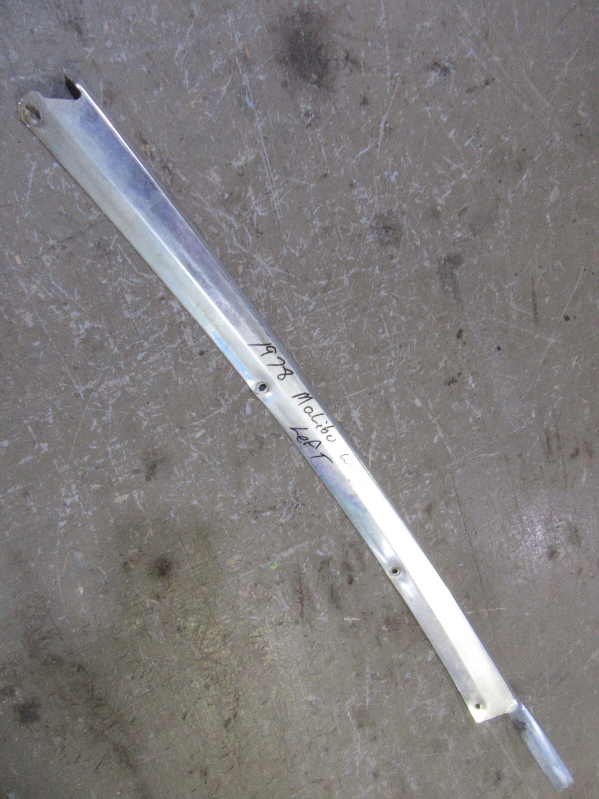 1978 1979 Chevrolet Malibu wagon sedan roof drip rail pillar trim molding DF