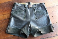 Sehr schöne kurze schwarze vintage Pfadfinder Lederbuxe in H 46 / D40!