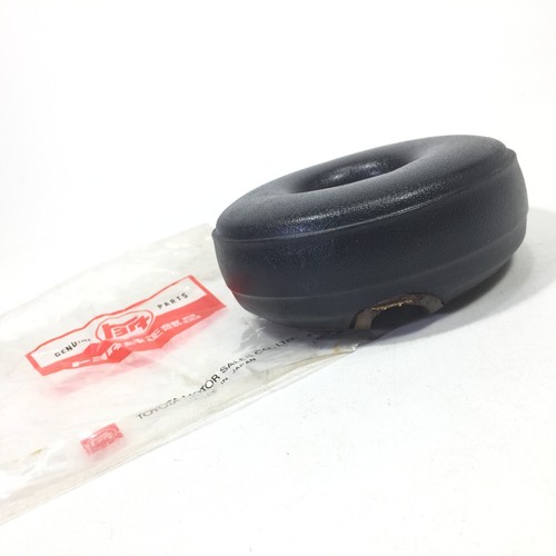 NOS TOYOTA LAND CRUISER 1970-74 FJ40 FJ55 FJ45 STEERING WHEEL EMBLEM HORN BUTTON - Foto 3 di 8