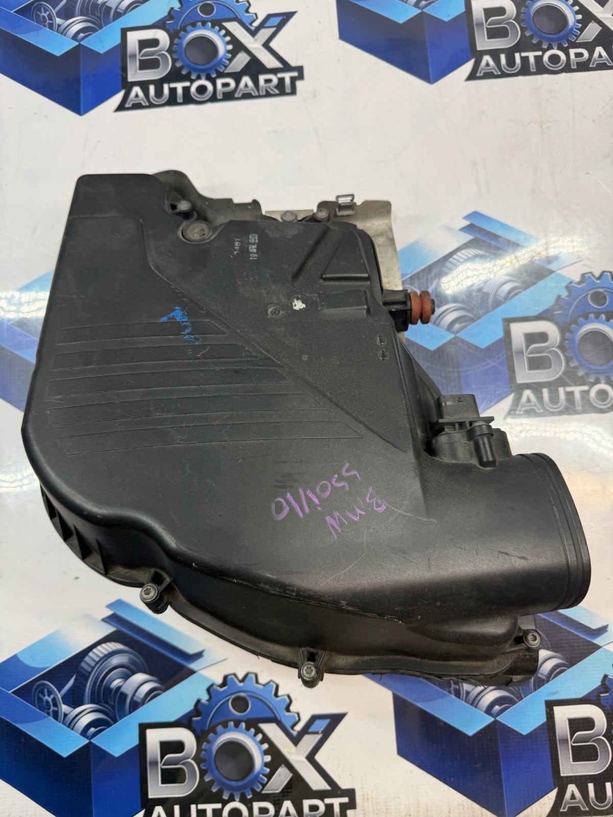2013-2015 BMW 550i RIGHT PASSENGER FRONT AIR INTAKE CLEANER FILTER BOX OEM
